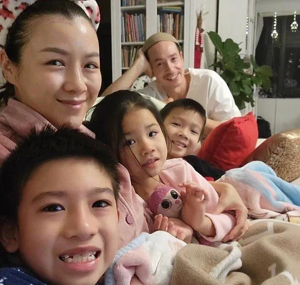 陈茵薇同5岁女女同款发型，陈豪一家五口幸福满满