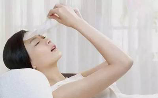 女人30岁以后，精简护肤只用3品，皮肤照样水嫩有光泽