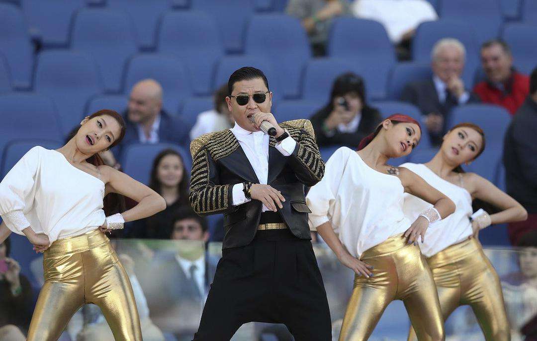 鸟叔东方卫视春晚(一首歌狂赚150亿,曾风靡全球的鸟叔,如今为何成了"