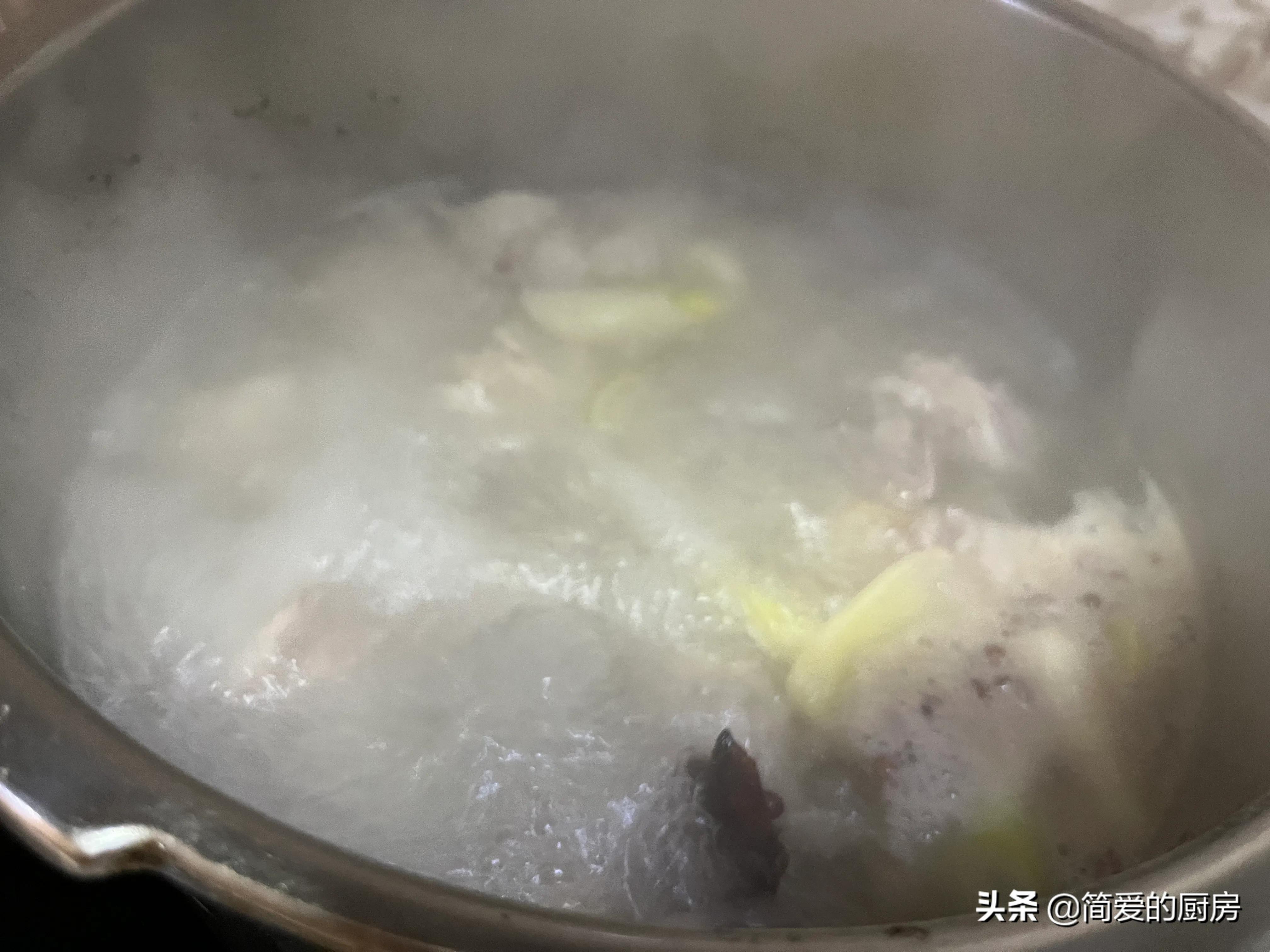 白萝卜炖牛肉的做法步骤（清淡美味的白萝卜炖牛肉做法）