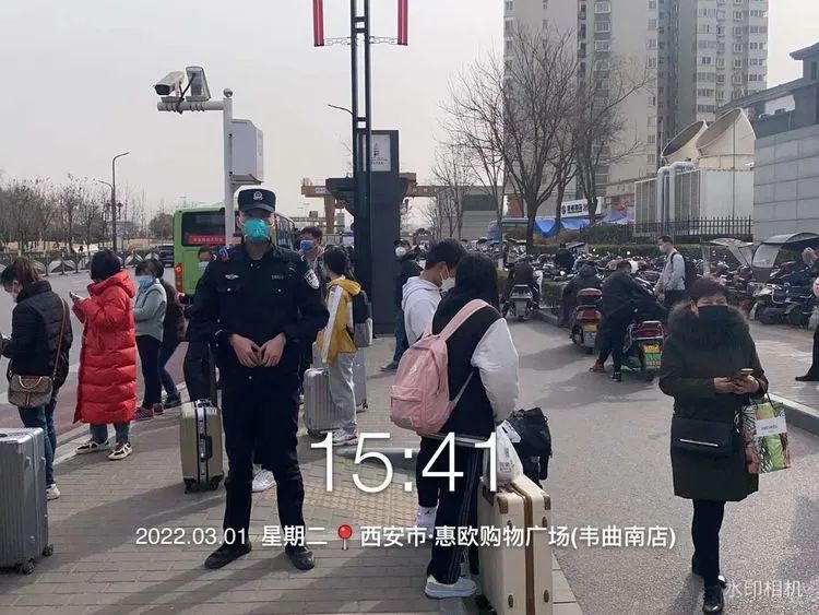 西安公安长安巡特警持续强化巡逻防控 维护辖区平安稳定
