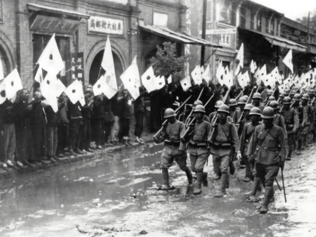 在山上待了三年之後,22歲的隱蓮法師後開始雲遊四海,在1926年至1938年