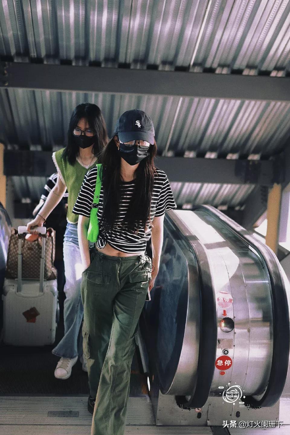 杨幂私服炸街来了 果然是时尚女王 一出就是名场面