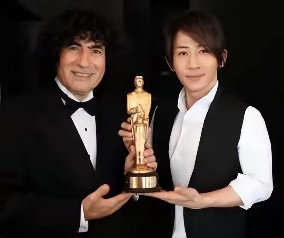 “魔术师”刘谦，从一夜爆红到消失，被时代抛弃还是安于现状？