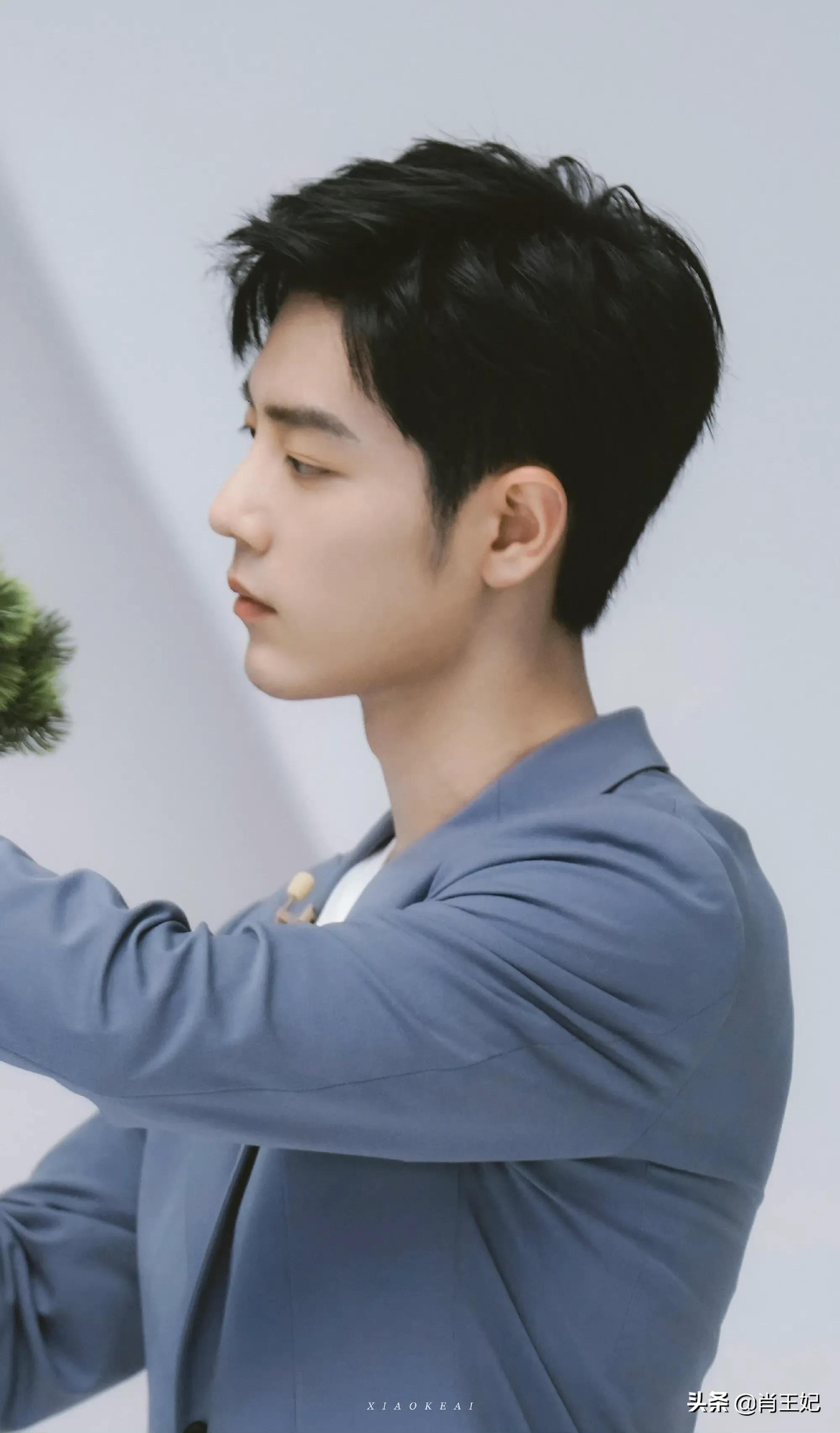 肖战他可真帅啊,帅到没边呀,这身材比例可太完美了