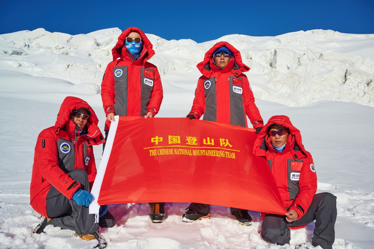 亚太首家：波司登获品牌服装行业“双投资”评级企业