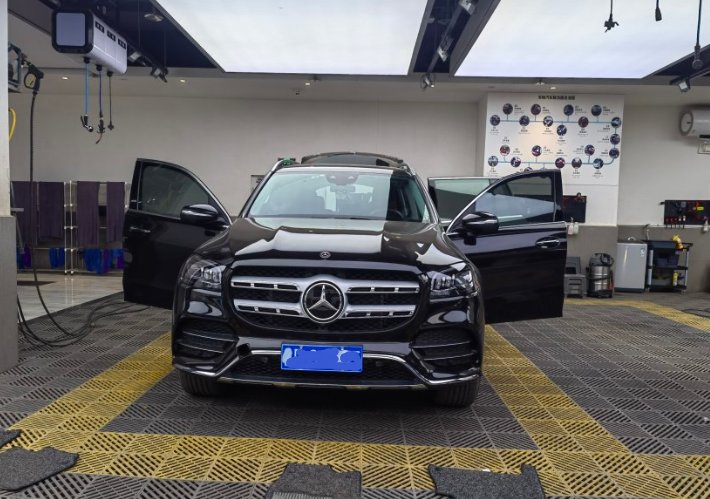 小伙花139万买奔驰GLS450，更换AMG套件，迈巴赫GLS车主直言内行