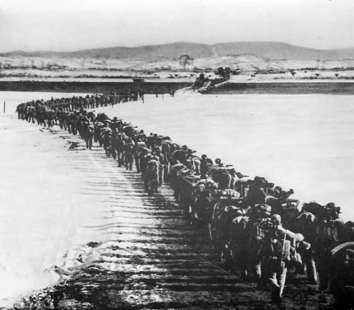 1952年，蒋介石收到上甘岭战报，瘫坐在椅子上：没人是解放军对手