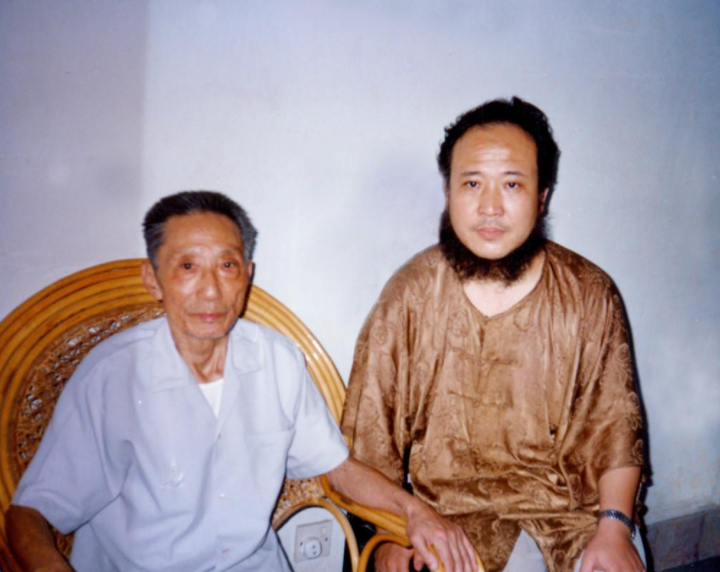 2011年，53岁画家杨彦娶21岁非洲学生，老来得子后为何剃度出家？