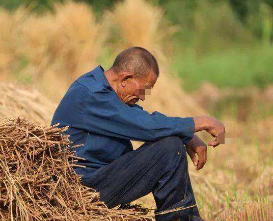 2005年,吉林山村尴尬事,村民深夜睡觉总尿床,老人:真丢人怎么见人