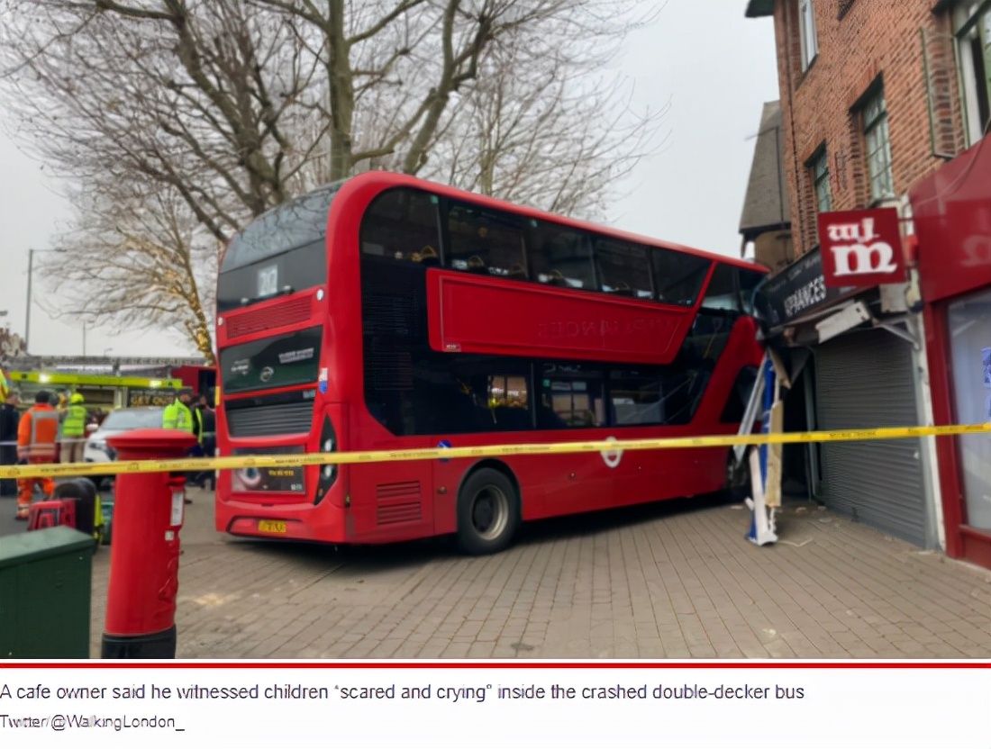 伦敦街大喊大叫！双层公交车突然失去了19次受伤