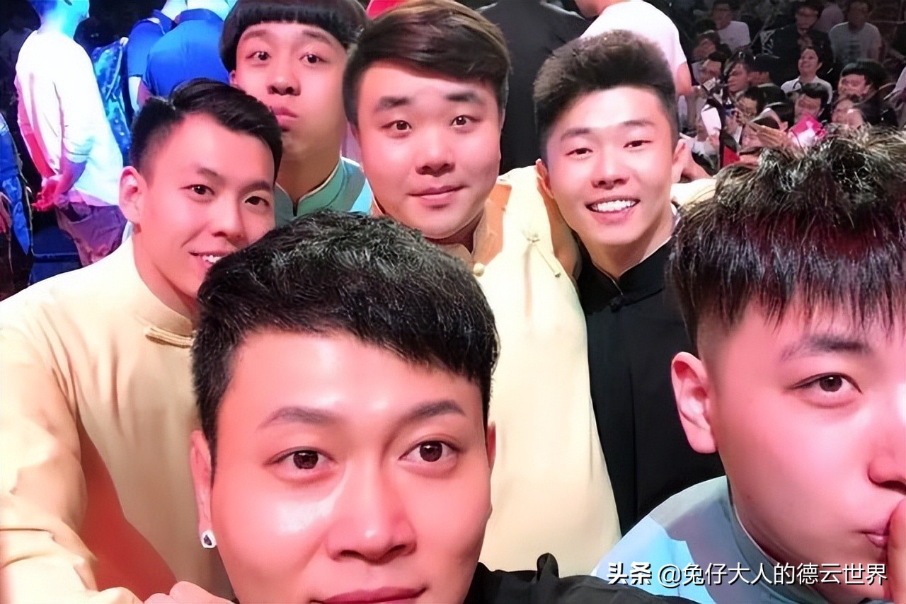 德云社恢复演出，演员在舞台自我调侃，粉丝：小剧场还是比较冷清