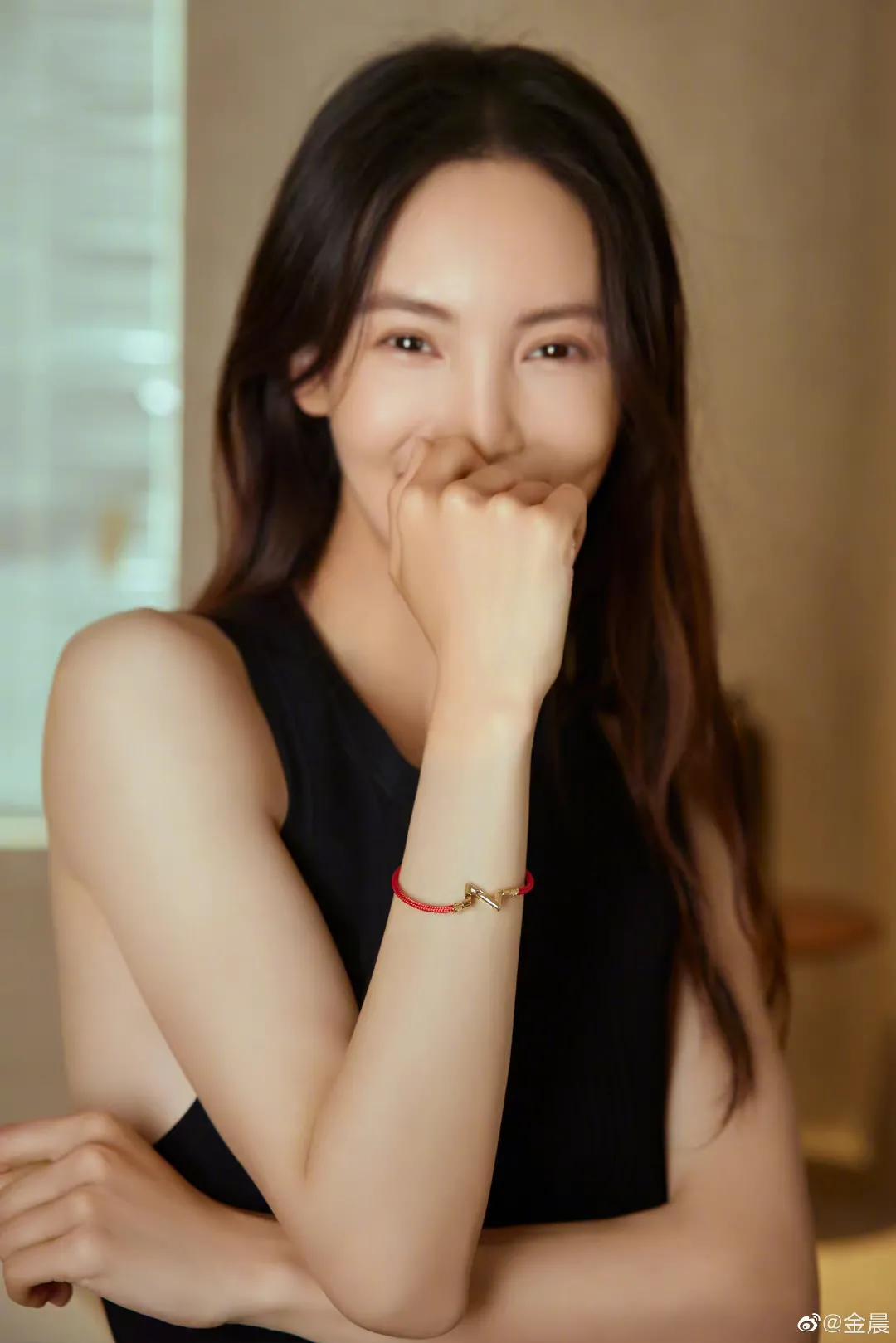 金晨、白鹿淡妆浓抹总相宜，自拍库存平易近人，领家妹妹即视感