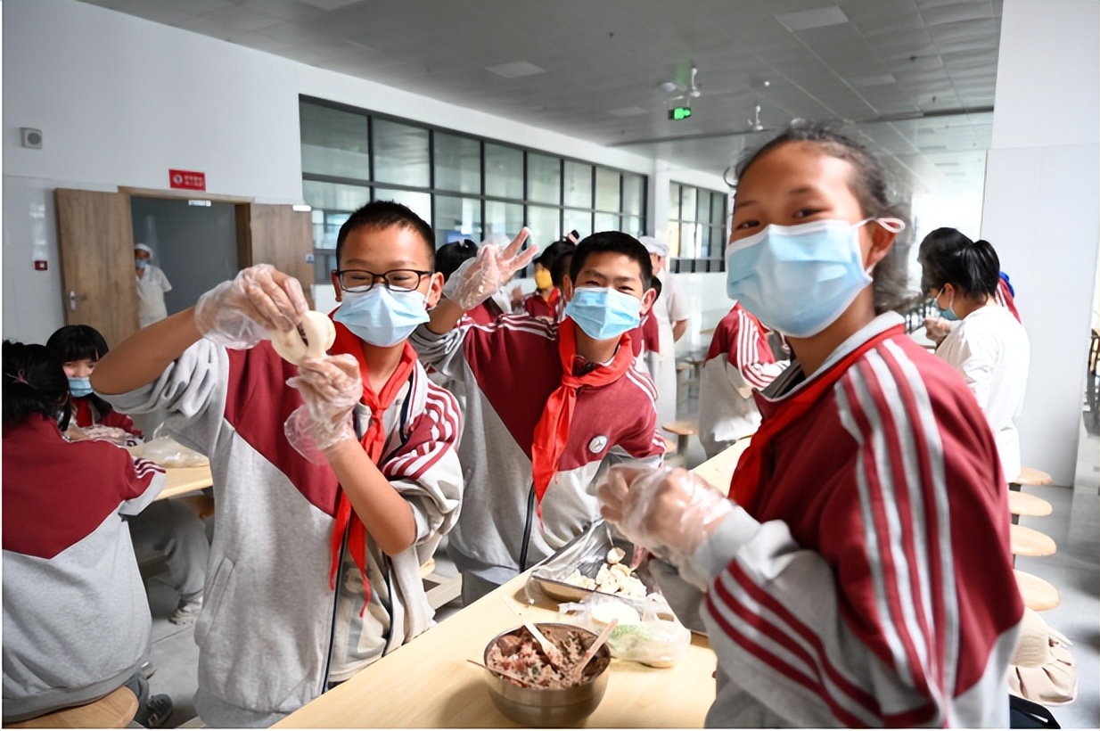 “心与心行 劳动有我”|新兴中学附小开展五一劳动周实践活动