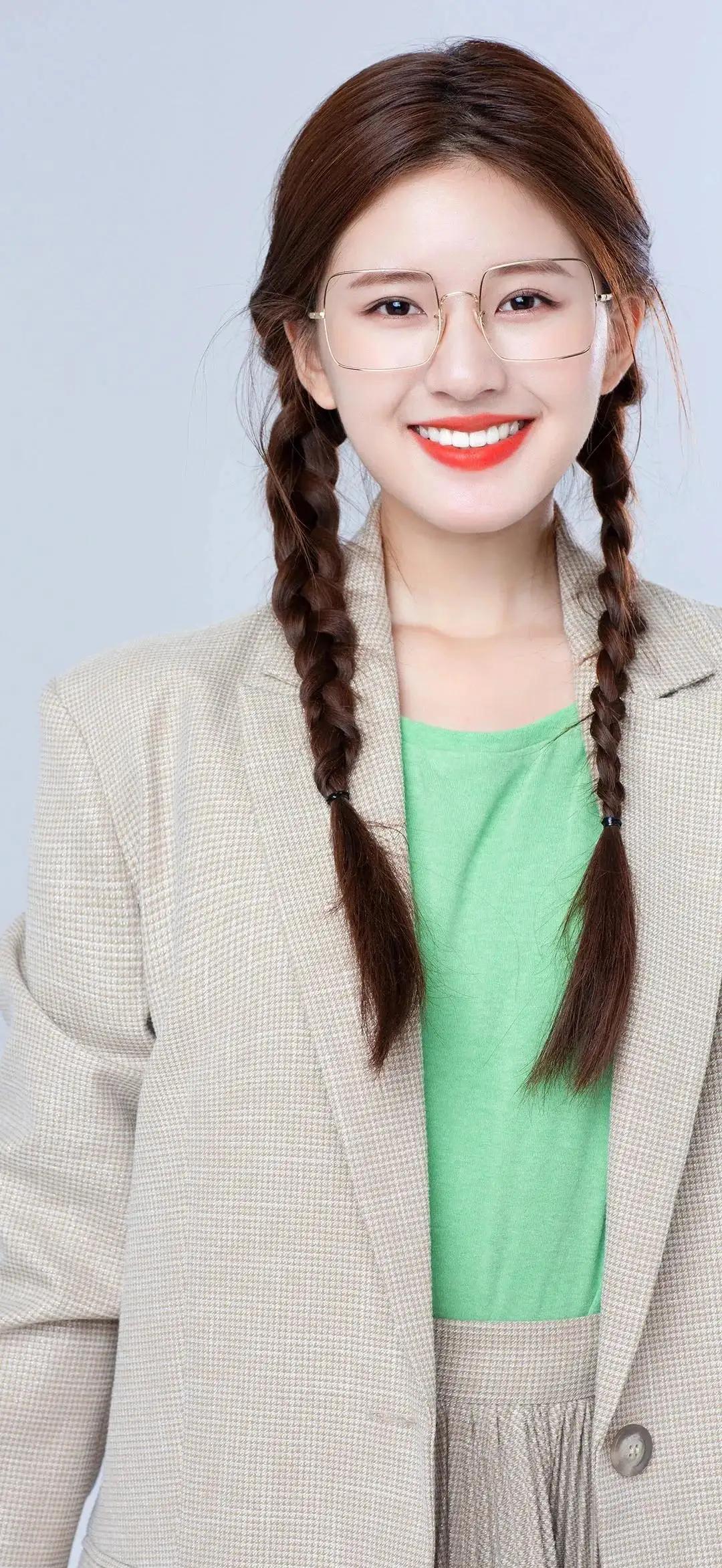 毛晓彤，赵露思，梁洁和胡意旋，谁最甜美