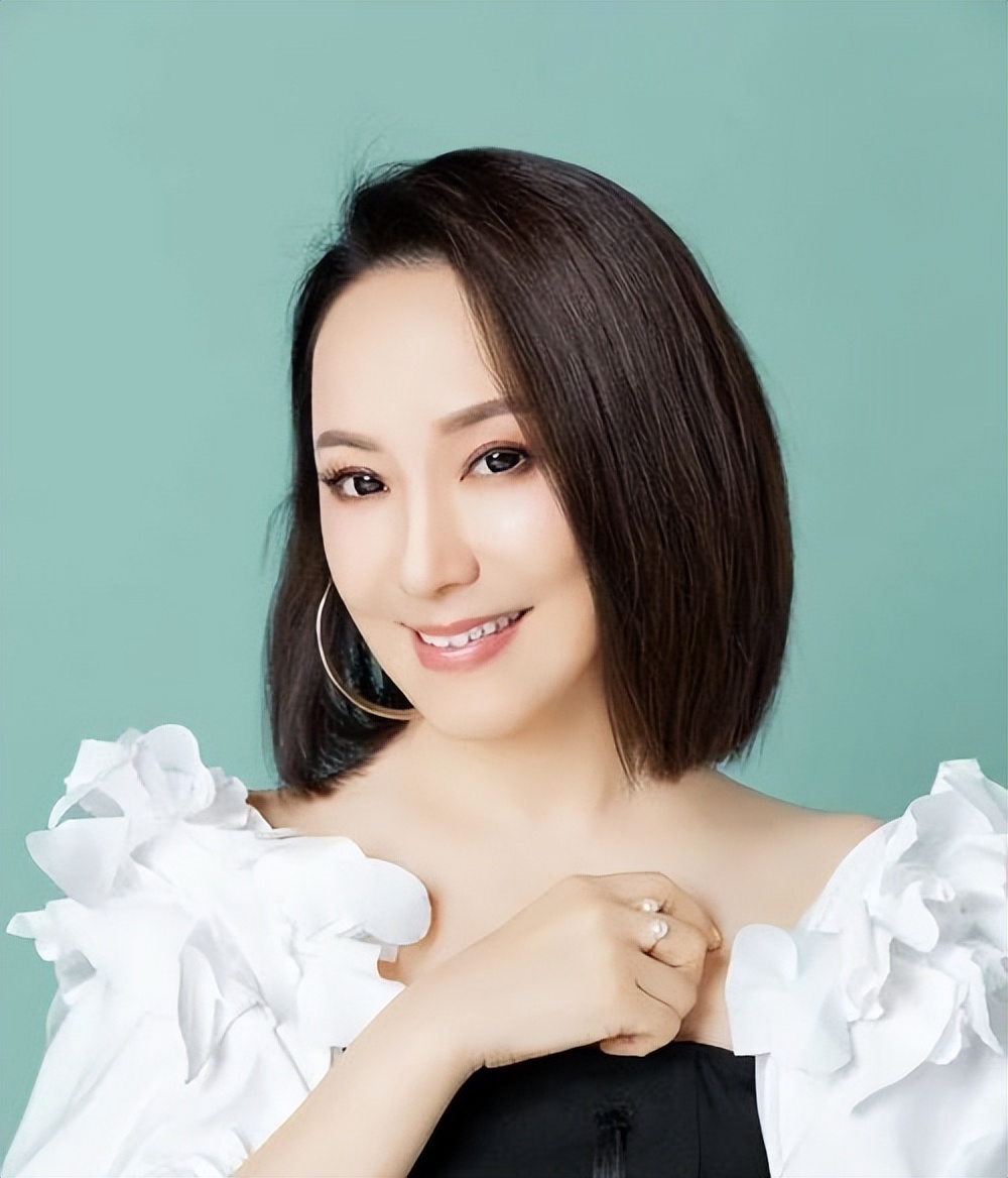 "南国茉莉"周艳泓:和李厚霖分手,嫁初恋男友,过平凡的生活