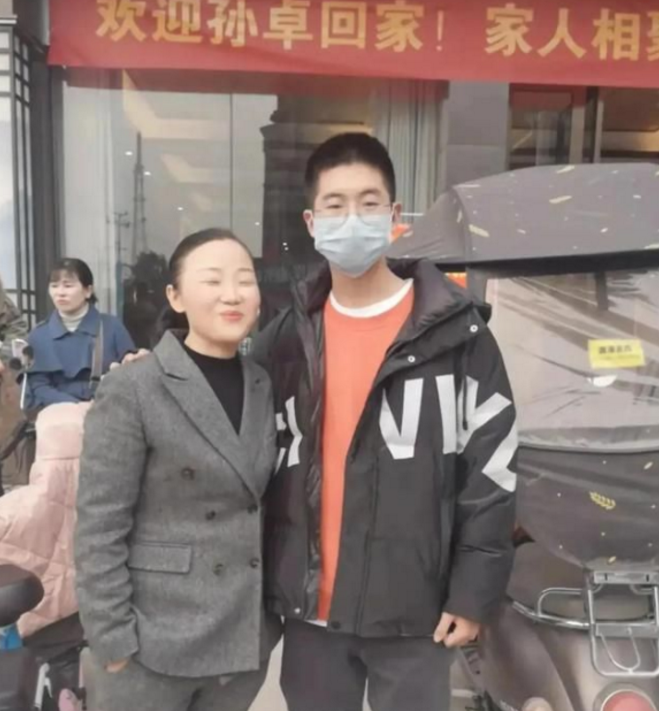 孙卓在深圳第1次考试成绩曝光，总分660英语仅40分，听力全靠蒙