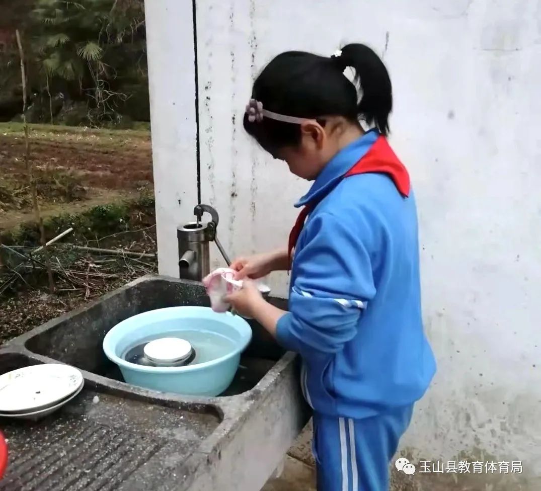玉山县仙岩小学深入推进劳动教育实践活动纪实