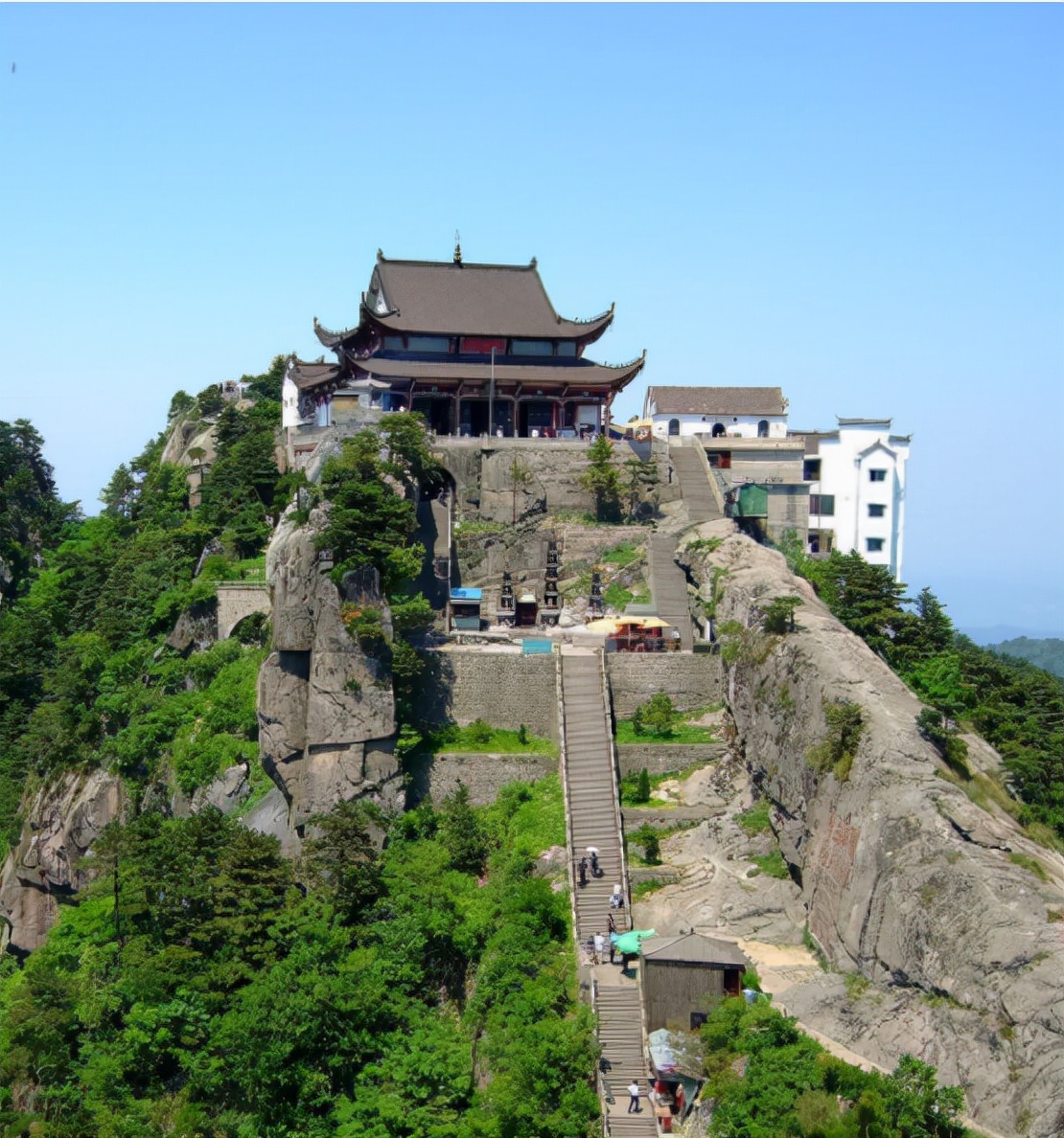 九華山是國家五級旅遊景區和全國文明風景旅遊區示範點.