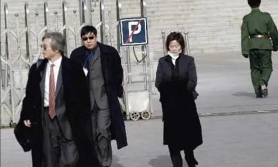 东北“教父”刘涌：与警察枪战，抽刘德华耳光，被捕时吞药自杀