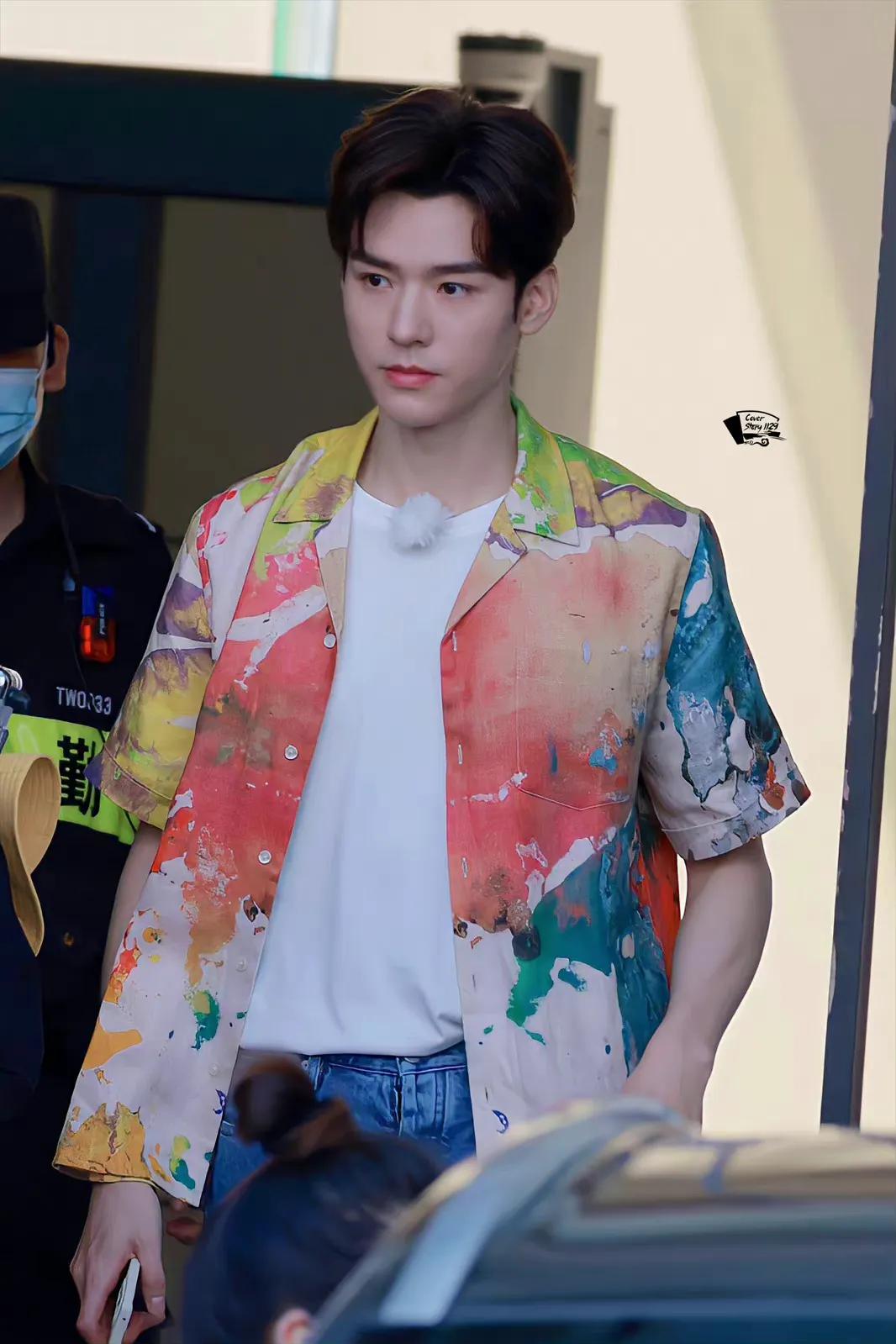 综艺《极限挑战》横店路透中帅气的龚俊