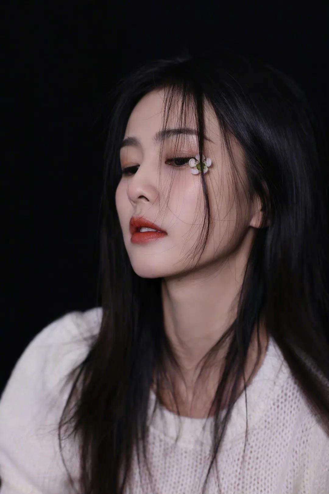 金晨、白鹿淡妆浓抹总相宜，自拍库存平易近人，领家妹妹即视感