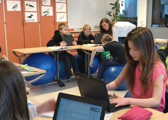 低龄留学备受争议，国外教育就更好吗，某家长直言“你们是仇富”