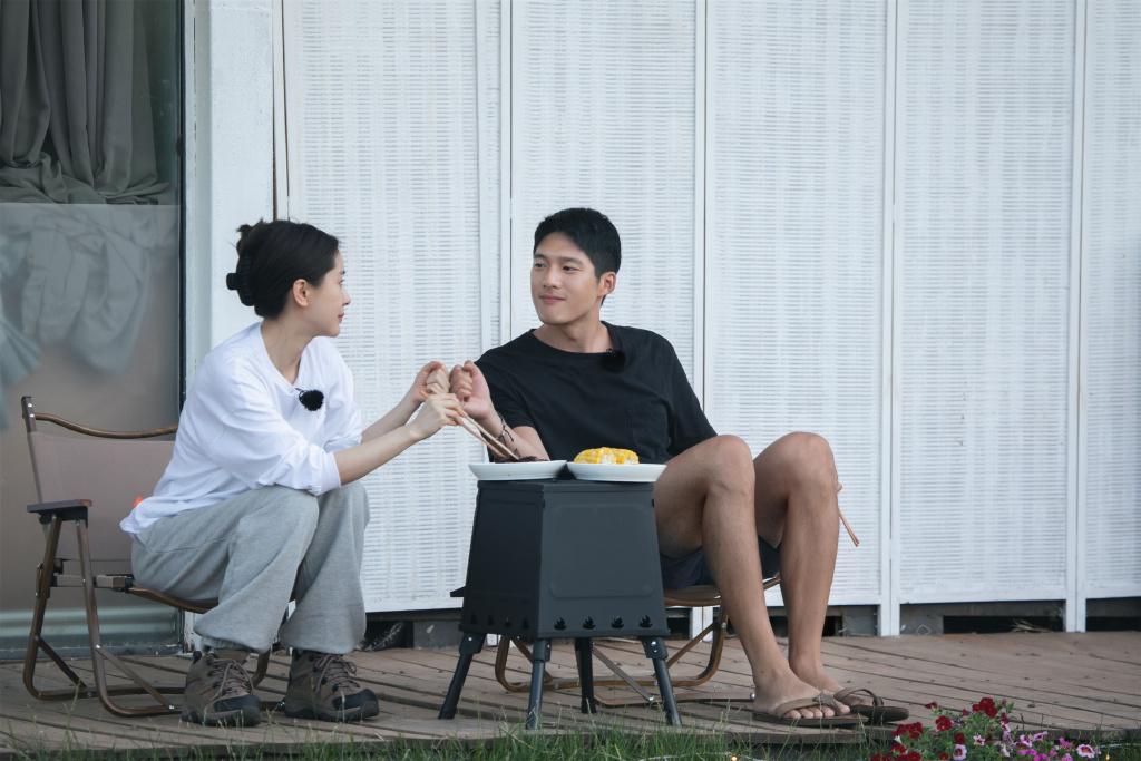 没主持人却让容祖儿张翰泪崩，先锋实验《牧野家族》为何打动人心