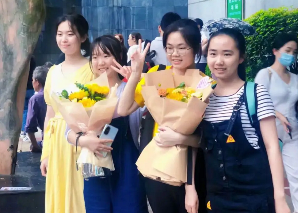 2022年高考难度倍增，考生若想上岸“本科”，总成绩要达到这些