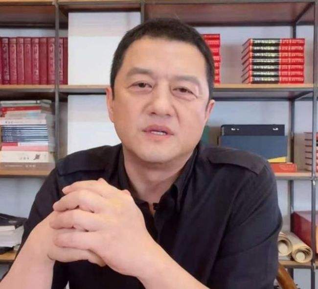 王菲前夫李亚鹏，新婚二胎还是女儿，见他人儿子爱不释手