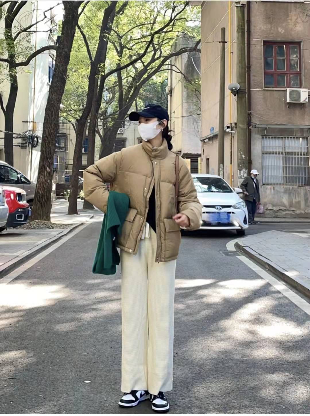 棕色外套配什么颜色内搭（8种棕色外套搭配好看）