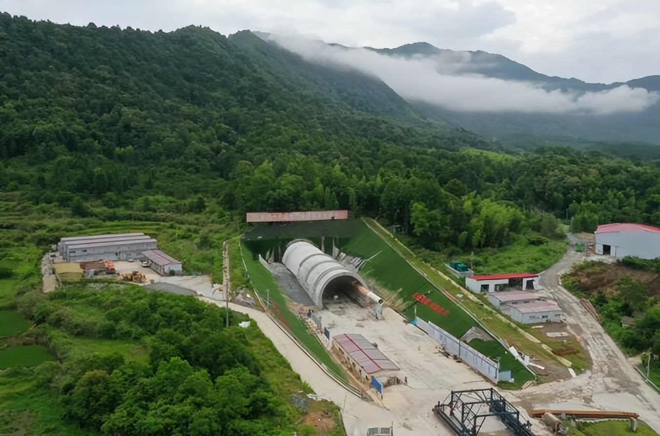 这条铁路连接江西与安徽，将助沿线多座城市实现高铁“零”的突破