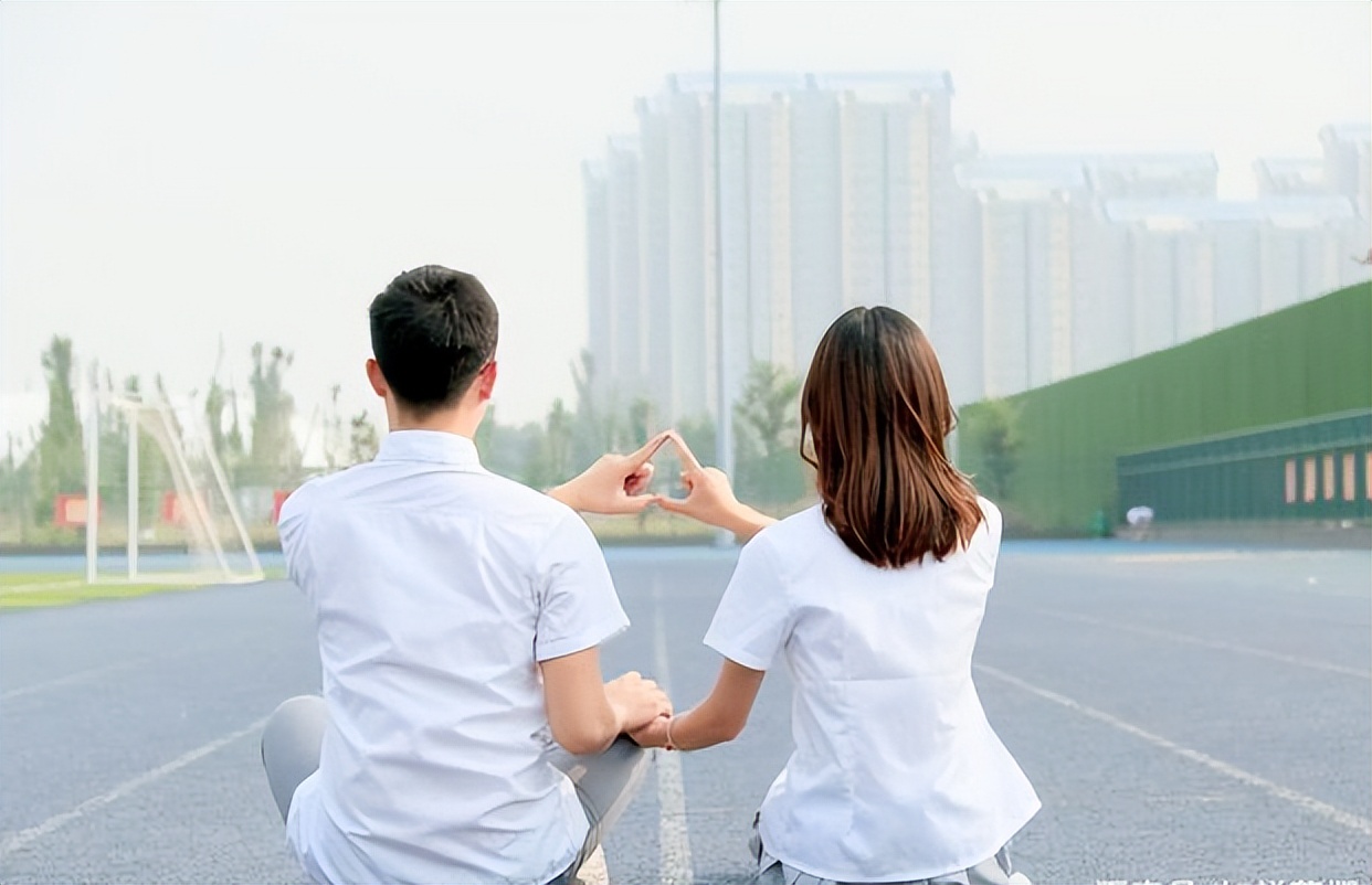 “我不提倡大学谈恋爱”，毕业分手不是主因，老师的话值得深思