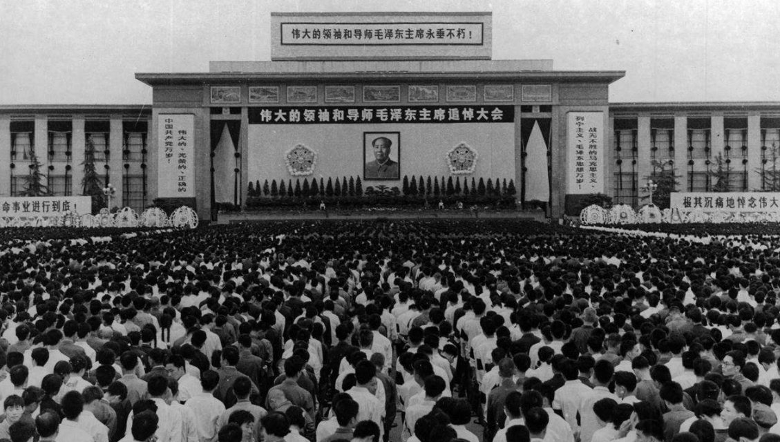 1976年毛主席离世，杨振宁远在美国说出12个字，让世界为之动容