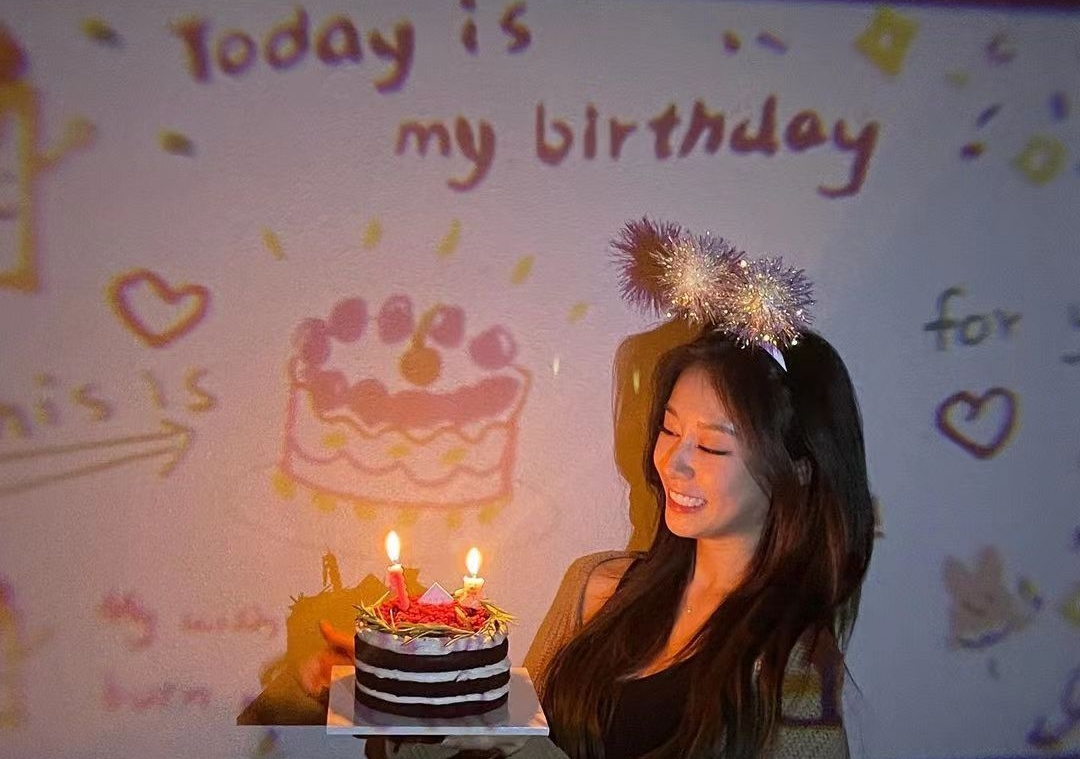 “准新娘”T-ara智妍，婚礼前的30岁生日派对，一脸幸福感