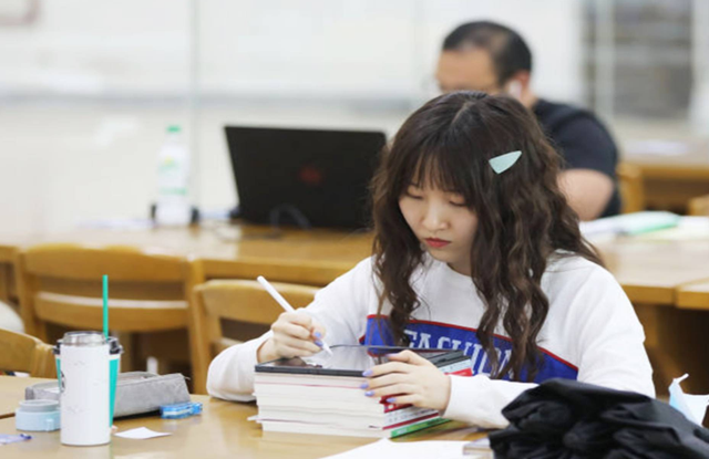 末流985和頂尖211，兩者應該如何選擇？過來人給出由衷建議