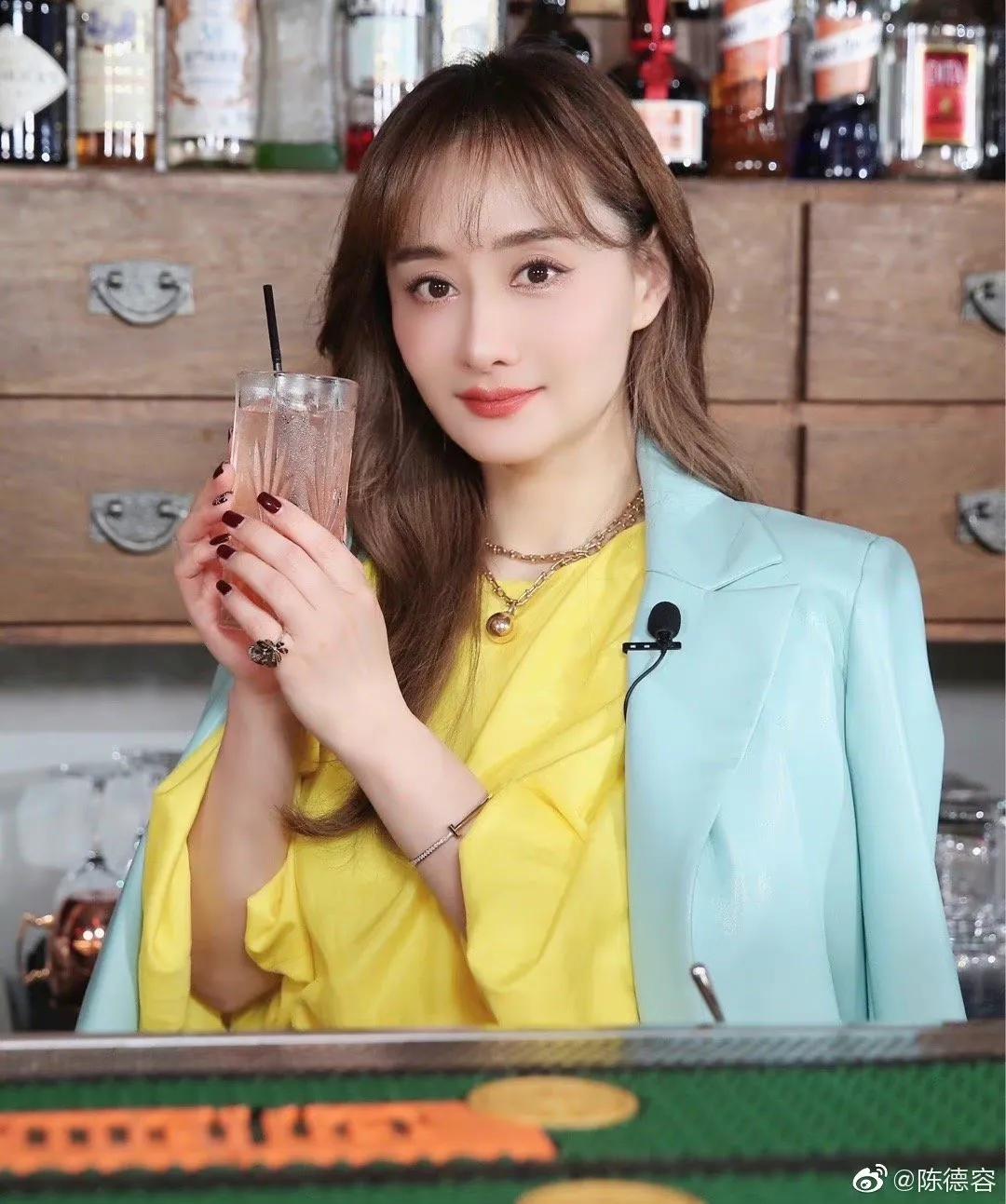 多位明星“眼窝深”显老，陈德容有衰老痕迹，看到吴刚不想说话了