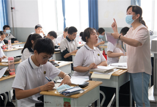 这类师范生太牛了，毕业后官方安排工作，直接获得中小学教师编制