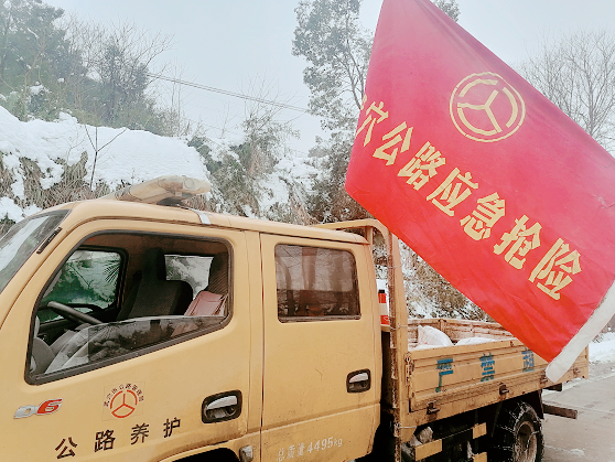 湖北武穴公路局：闻“雪”而动齐上阵，浴“雪”奋战保畅通