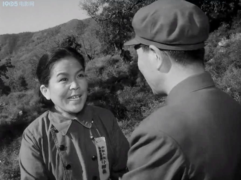 她是《打击侵略者》慰问团梅团长，丁大勇母亲，为啥难见演员消息