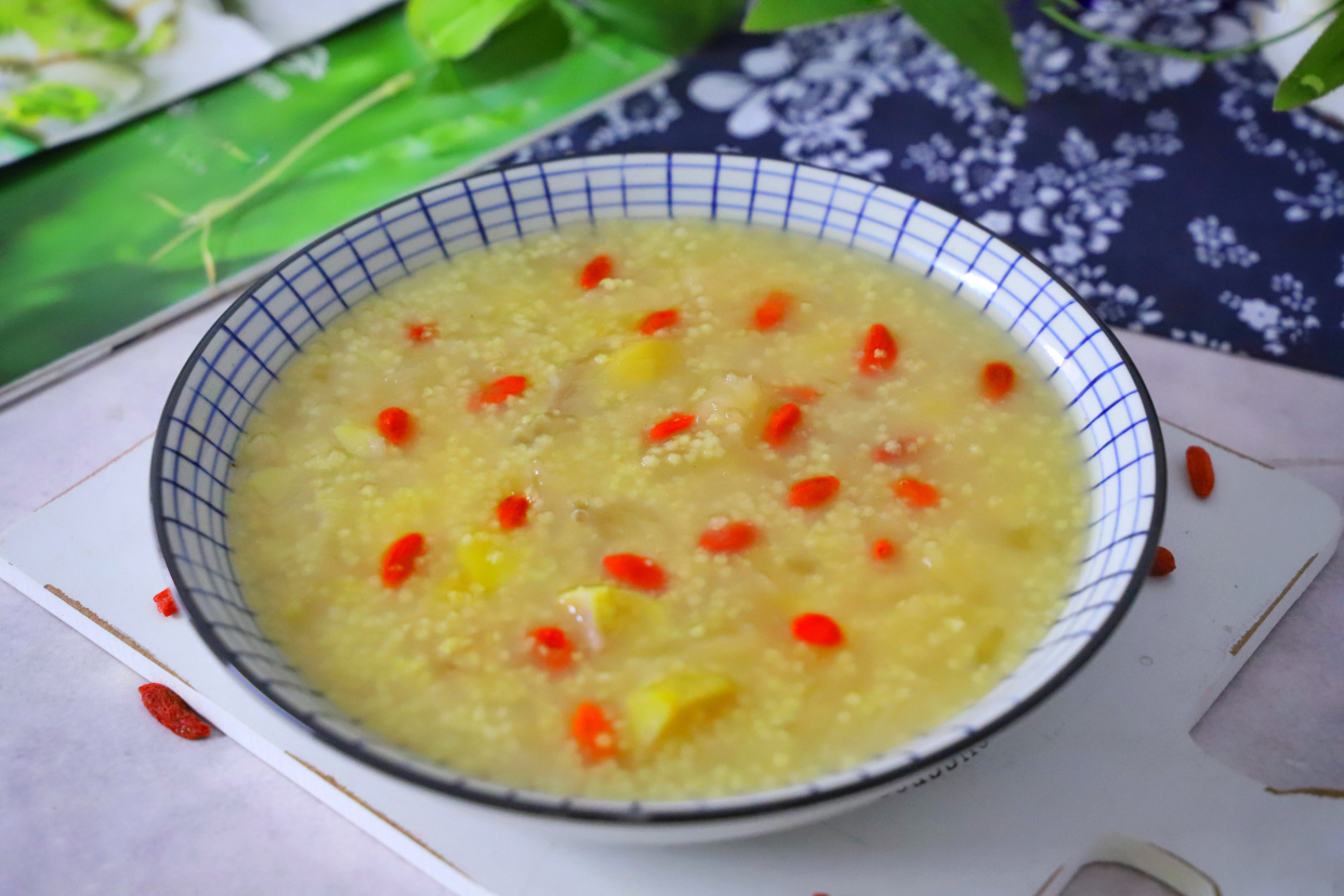 三伏将至,有钱没钱多喝6款"养心粥",营养消暑,轻松度过苦夏