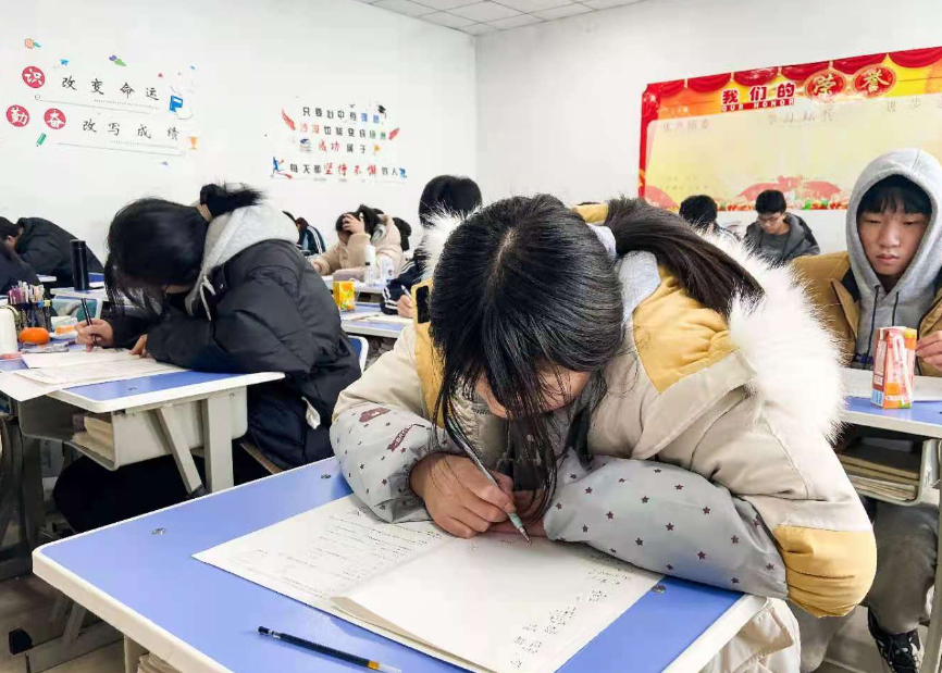 高中生迎来坏消息，有3类学生失去参加高考的资格，成绩好也没用