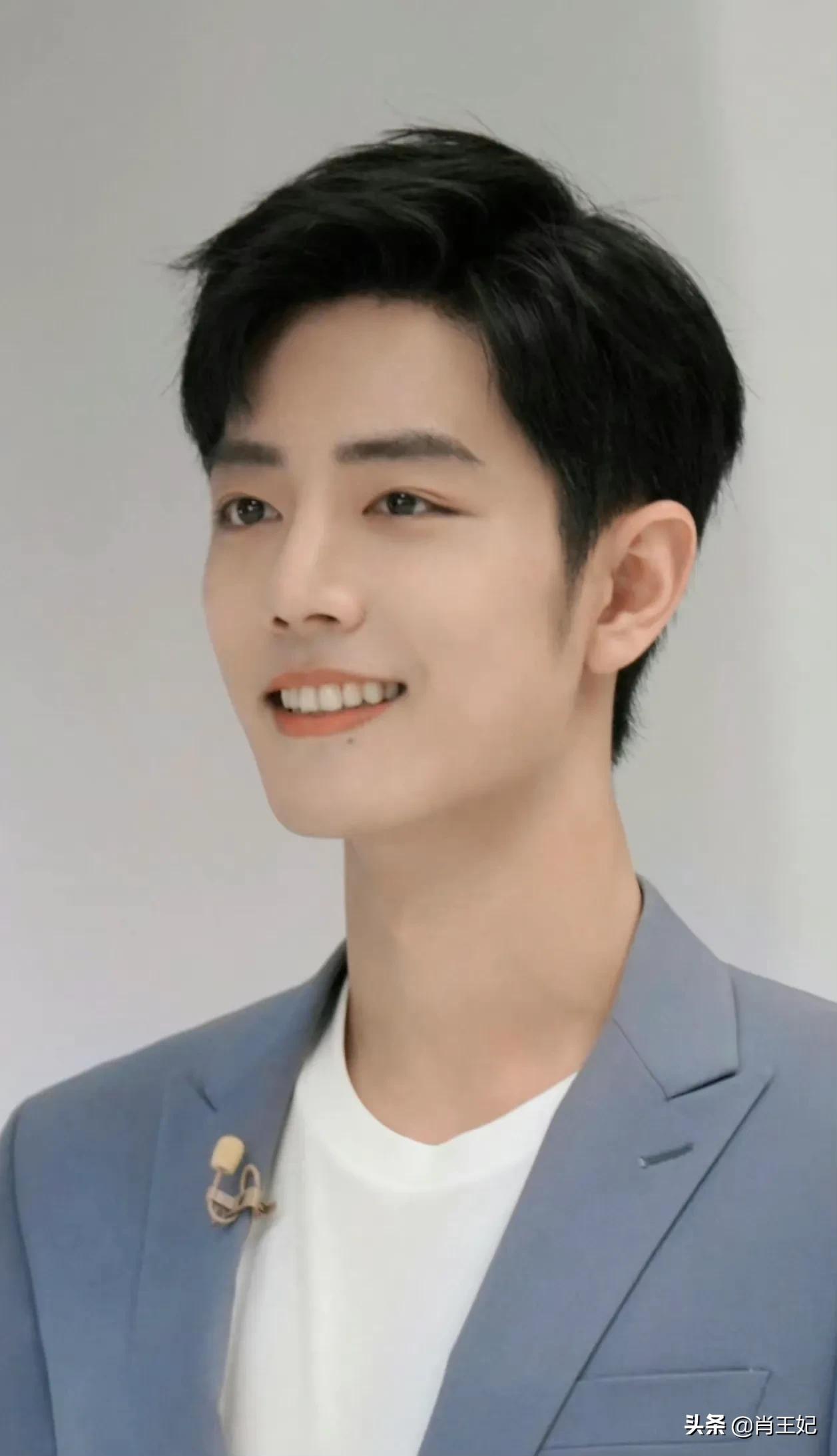 肖战他可真帅啊,帅到没边呀,这身材比例可太完美了