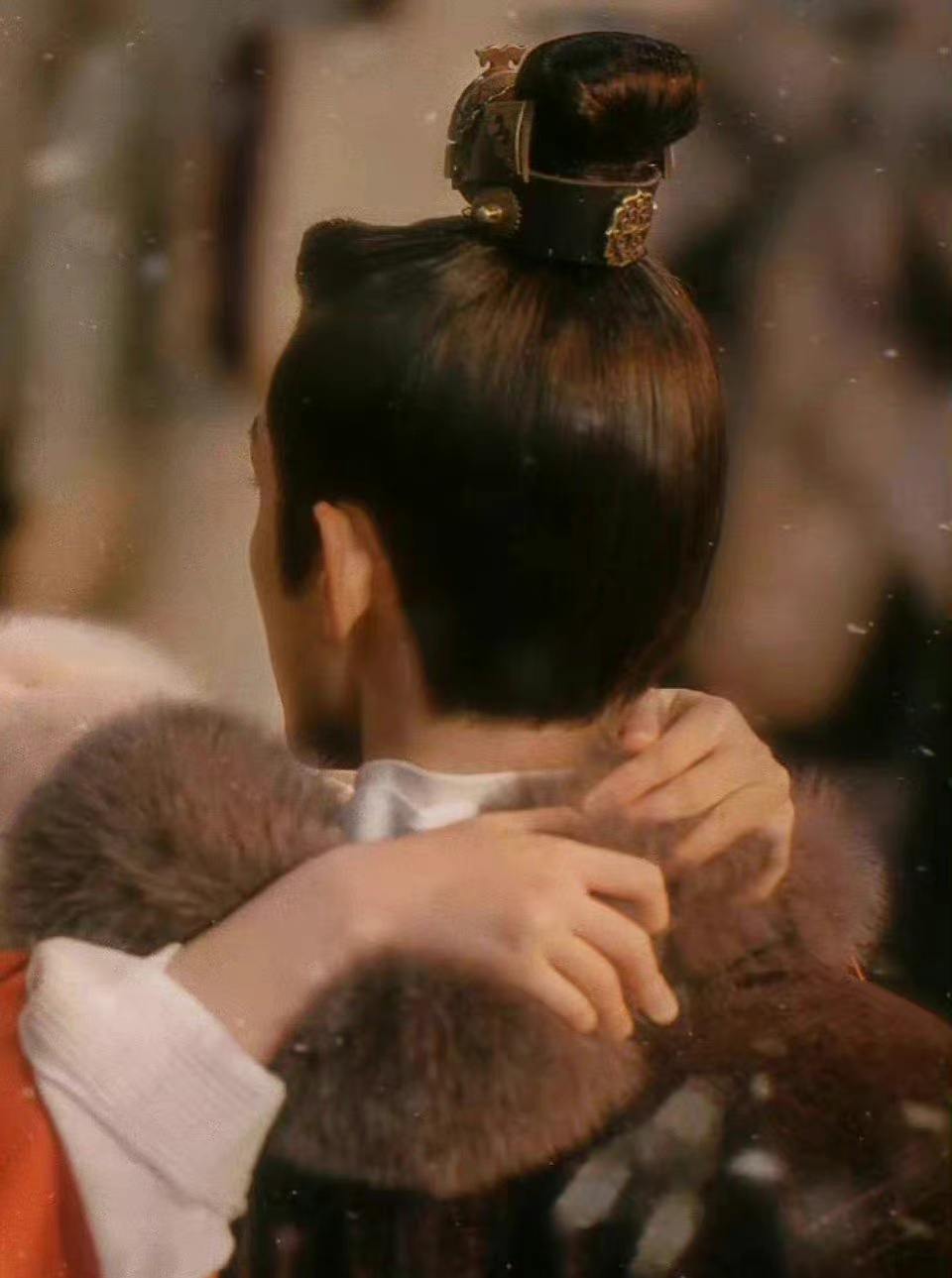 吴磊新剧男友力爆棚！单手抱赵露思