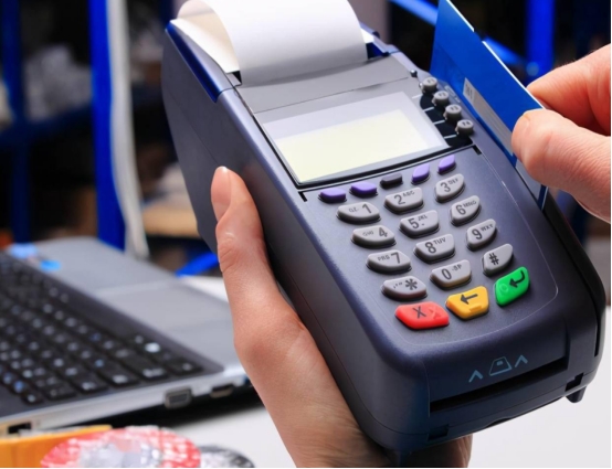 “套现”被明令禁止，多家银行行动，“以卡养卡”不好过了