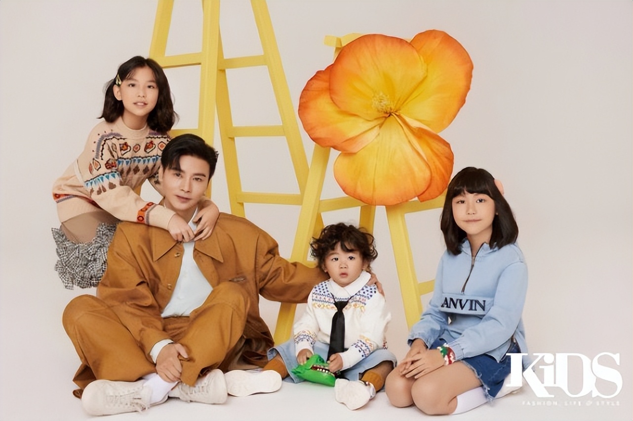 蔡少芬父亲节晒老公儿女合照，大赞张晋是有承担有爱的好父亲