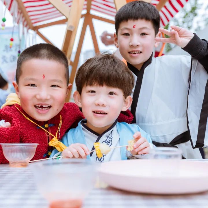 汉服体验、美食大赏、亲近野生动物……这样的春日活动真让人羡慕