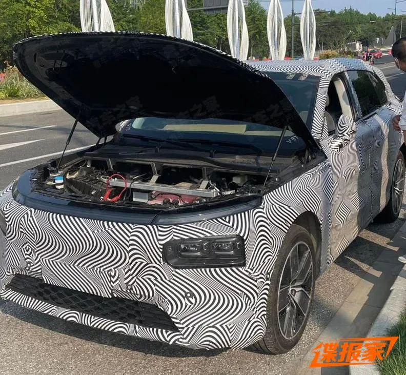 全新奥迪SQ5路试谍照曝光；小鹏全新车型路试谍照曝光