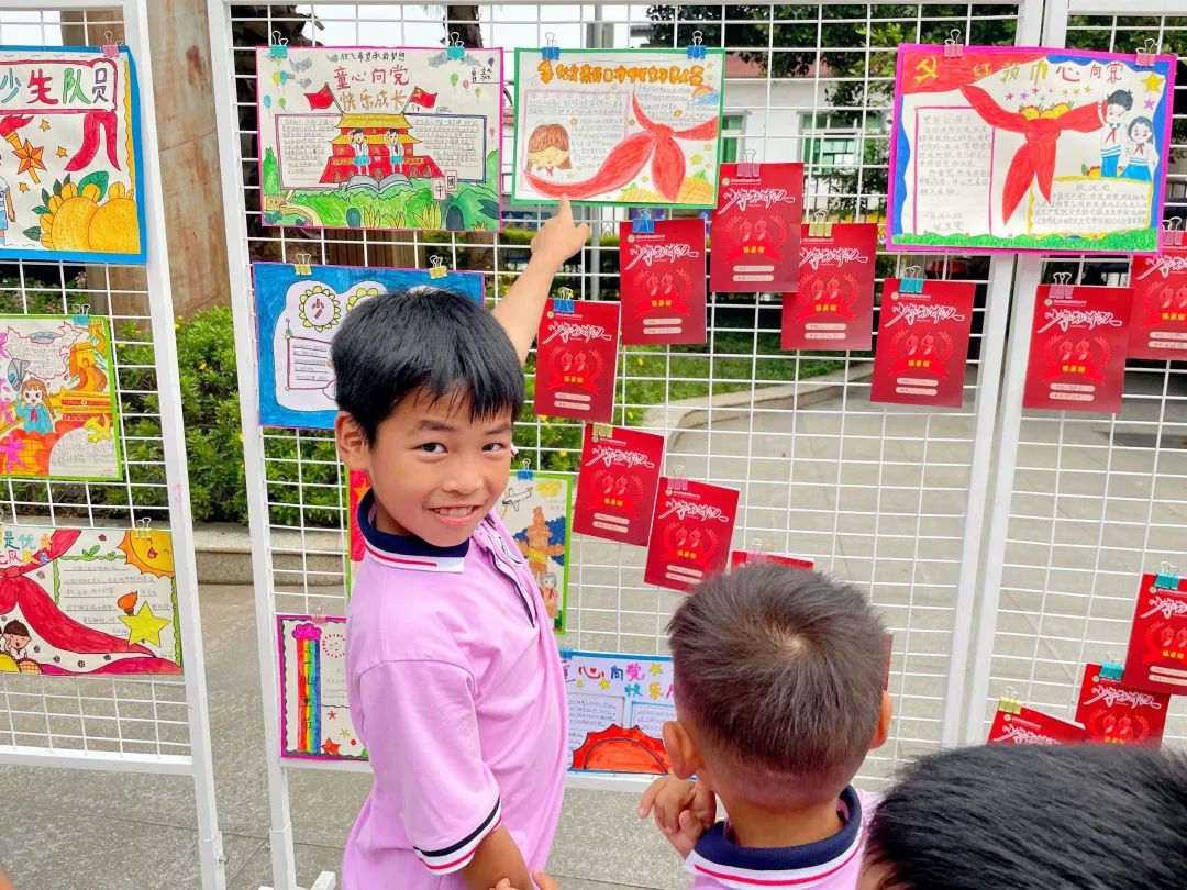 四川天府新区新兴小学举行2022年第一批新队员入队仪式