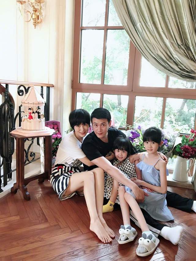 陆毅生日晒家人和健身照，46岁身材健硕不油腻，贝儿超过爸爸肩膀